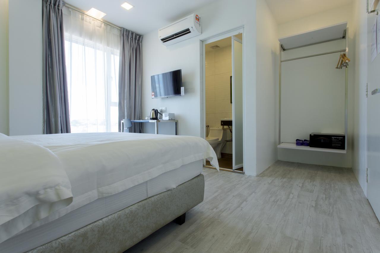 Aloha Hotel Sdn Bhd Pontian Kecil Ngoại thất bức ảnh