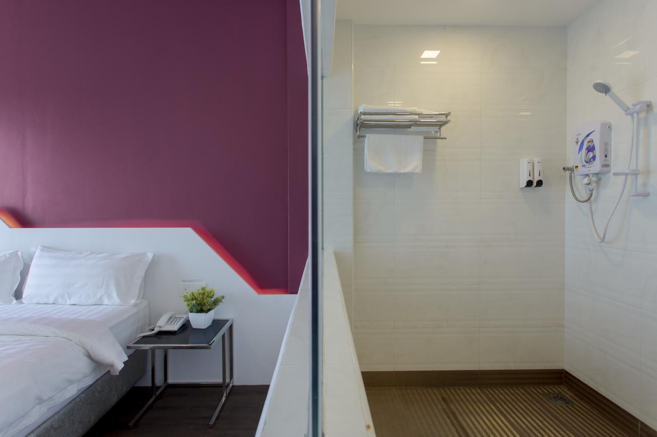 Aloha Hotel Sdn Bhd Pontian Kecil Ngoại thất bức ảnh